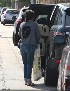 Rachel Bilson feet photo thumbnail