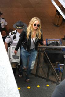 Jennifer Lawrence feet photo thumbnail