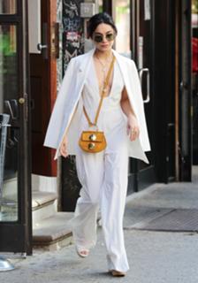 Vanessa Hudgens feet photo thumbnail
