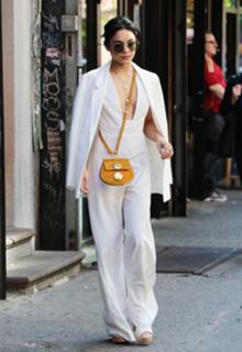 Vanessa Hudgens feet photo thumbnail