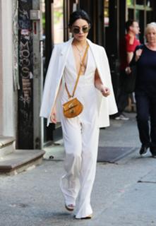 Vanessa Hudgens feet photo thumbnail