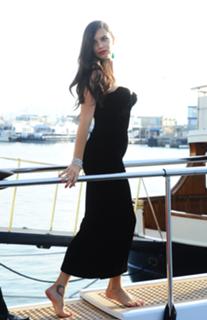 Adriana Lima feet photo thumbnail