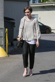 Lily Collins feet photo thumbnail