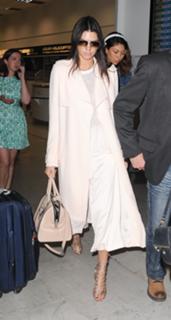 Kendall Jenner feet photo thumbnail