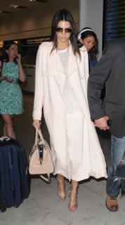 Kendall Jenner feet photo thumbnail