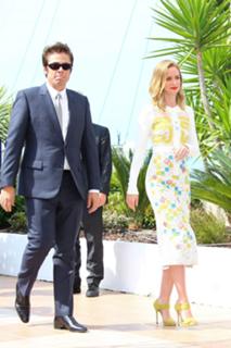 Emily Blunt feet photo thumbnail