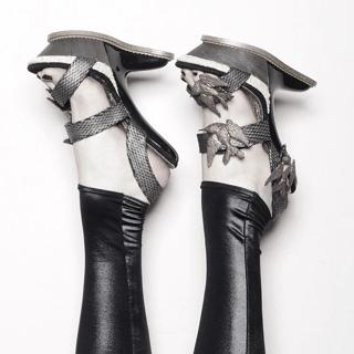 Katherine von Drachenberg feet photo thumbnail