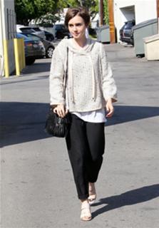 Lily Collins feet photo thumbnail