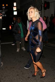 Julianne Hough feet photo thumbnail