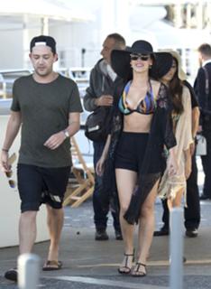 Jessica Lowndes feet photo thumbnail