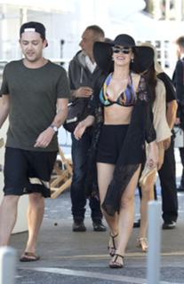 Jessica Lowndes feet photo thumbnail