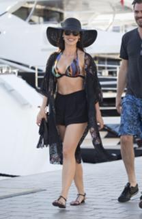 Jessica Lowndes feet photo thumbnail