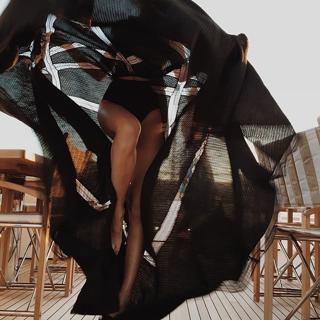 Kendall Jenner feet photo thumbnail