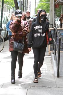 Vanessa Hudgens feet photo thumbnail