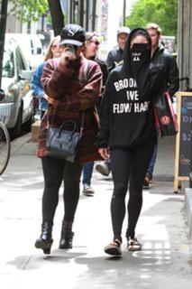 Vanessa Hudgens feet photo thumbnail