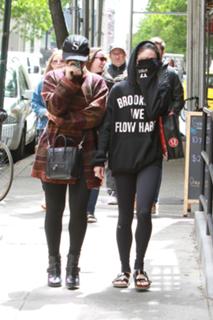 Vanessa Hudgens feet photo thumbnail