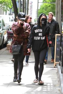Vanessa Hudgens feet photo thumbnail