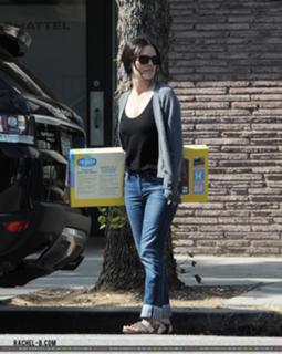Rachel Bilson feet photo thumbnail