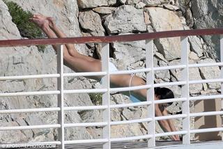 Michelle Rodriguez feet photo thumbnail
