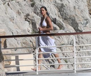 Michelle Rodriguez feet photo thumbnail