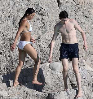 Michelle Rodriguez feet photo thumbnail