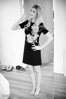 Grace Helbig feet photo thumbnail