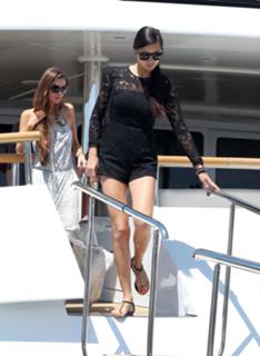 Adriana Lima feet photo thumbnail
