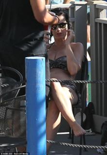 Katy Perry feet photo thumbnail