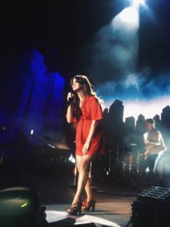 Lana Del Rey feet photo thumbnail