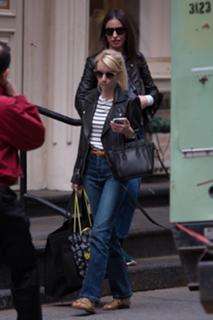 Emma Roberts feet photo thumbnail