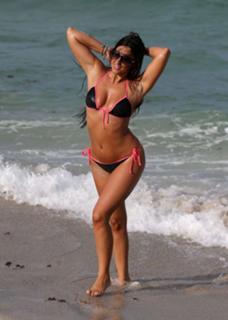 Claudia Romani feet photo thumbnail