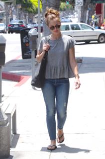 Minka Kelly feet photo thumbnail