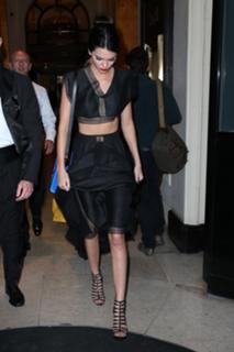 Kendall Jenner feet photo thumbnail