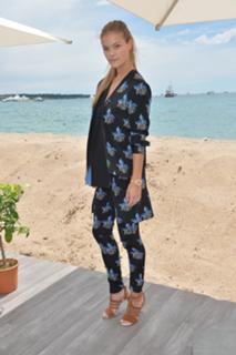 Nina Agdal feet photo thumbnail