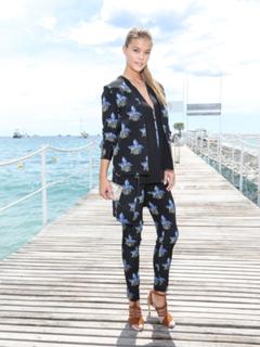 Nina Agdal feet photo thumbnail