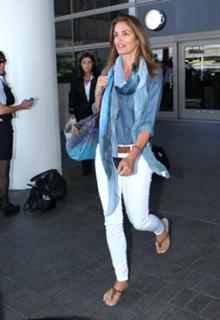 Cindy Crawford feet photo thumbnail