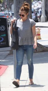 Minka Kelly feet photo thumbnail