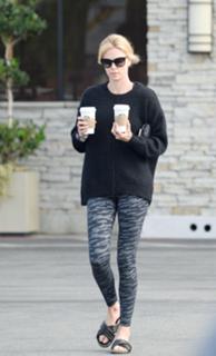 Charlize Theron feet photo thumbnail