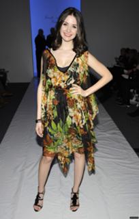 Alison Brie feet photo thumbnail