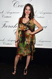 Alison Brie feet photo thumbnail