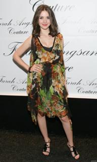 Alison Brie feet photo thumbnail