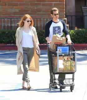 Emma Stone feet photo thumbnail