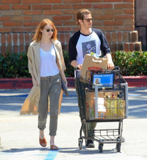 Emma Stone feet photo thumbnail