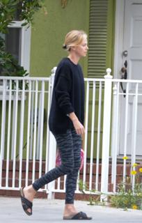 Charlize Theron feet photo thumbnail