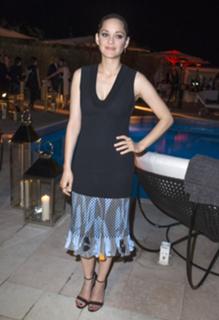 Marion Cotillard feet photo thumbnail