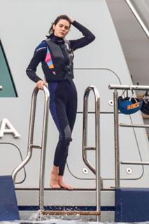 Kendall Jenner feet photo thumbnail