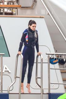 Kendall Jenner feet photo thumbnail