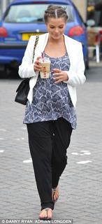Helen Flanagan feet photo thumbnail