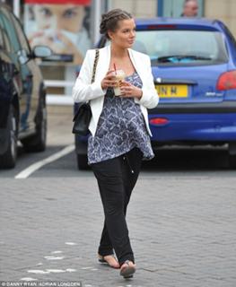 Helen Flanagan feet photo thumbnail