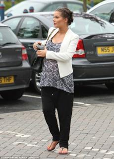 Helen Flanagan feet photo thumbnail